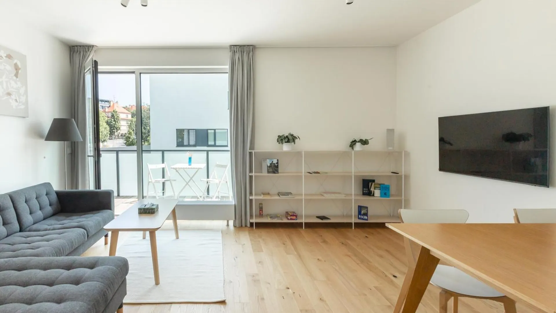 Contemporary Apartment With Garage Parking 捷克